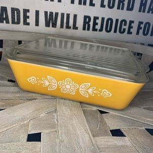 Vintage Pyrex Butterfly Gold Casserole Dish w/lid